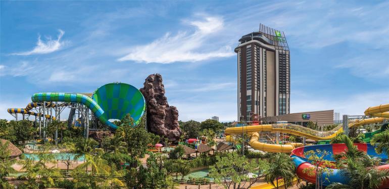 Holiday Inn Vana Nava Hin Hero
