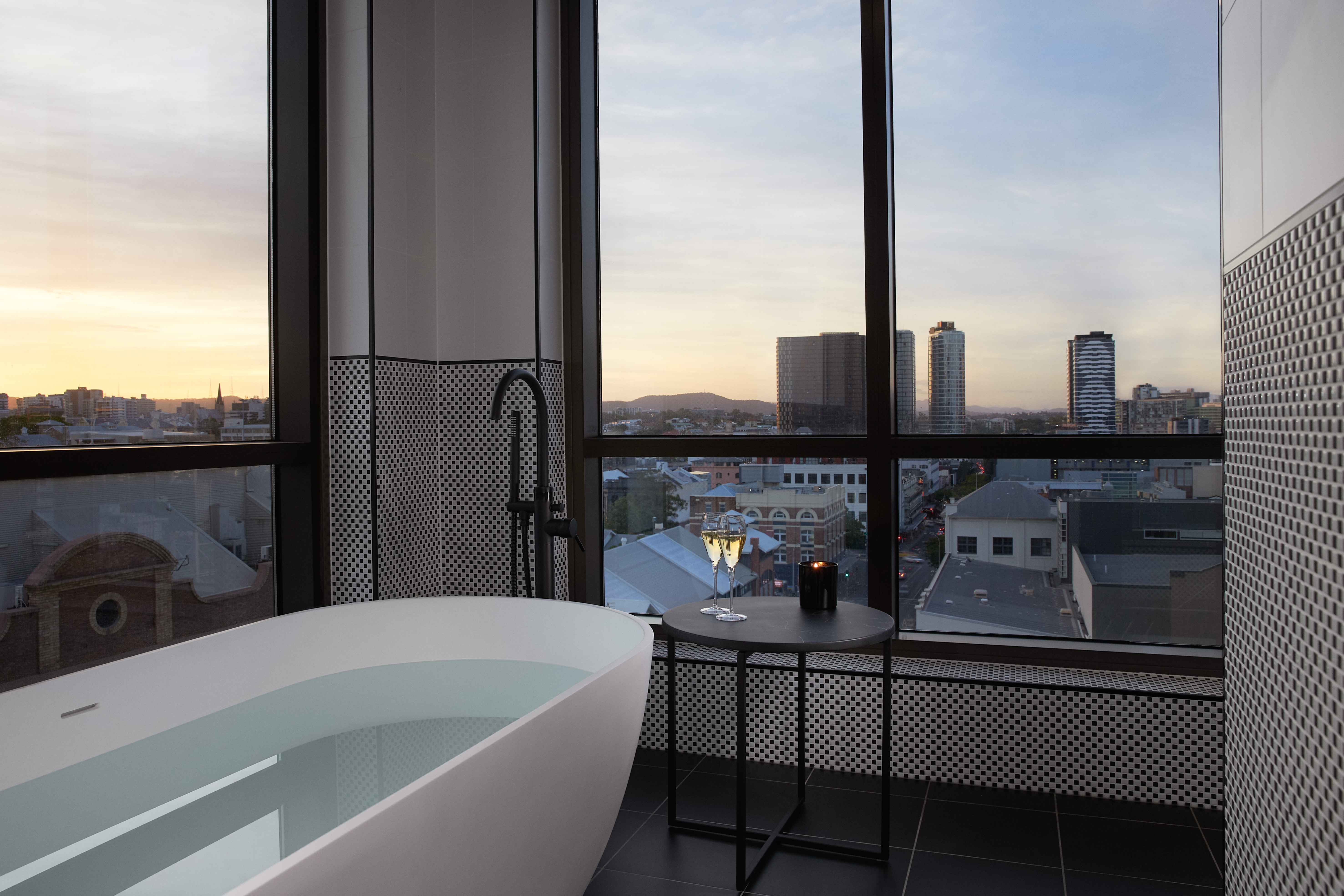 Hotel Brisbane Fortitude Valley One Bedroom Suite Bathtub