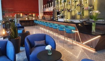 Crowne plaza nice grand arenas bar