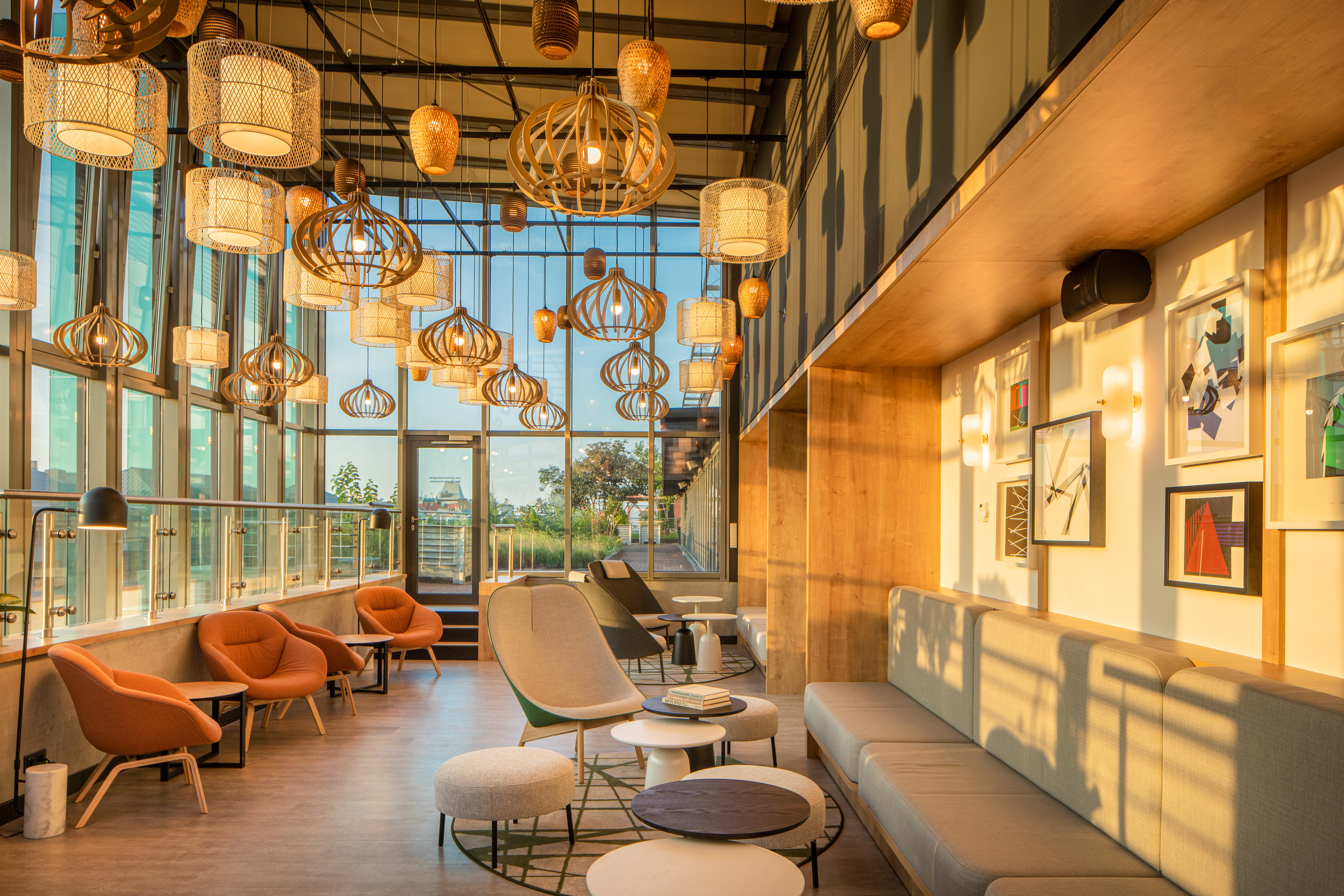 Video Thumb Image - Club Lounge