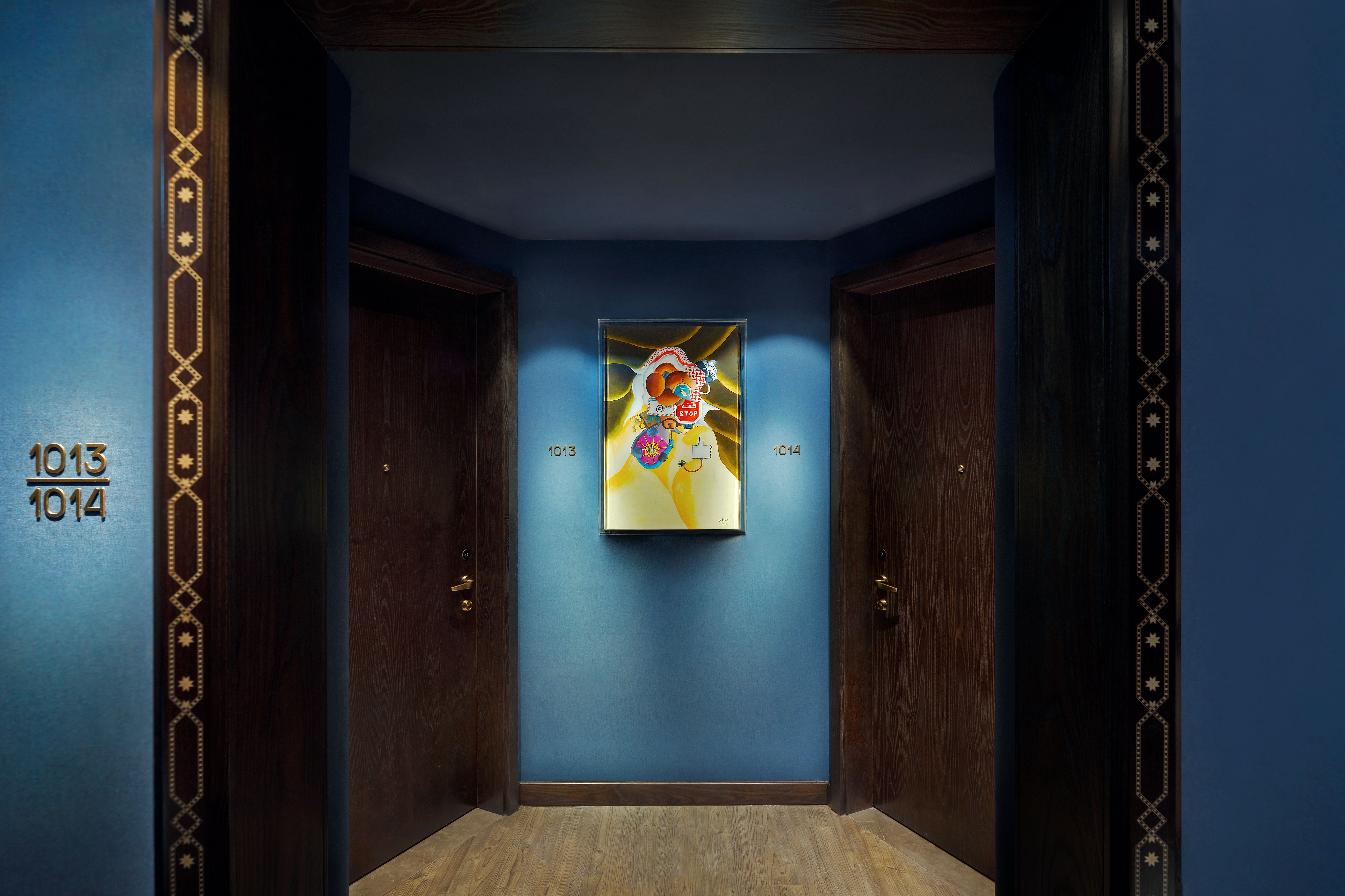 Hotel Indigo Dubai Downtown - 10th Floor Hallway Artwork