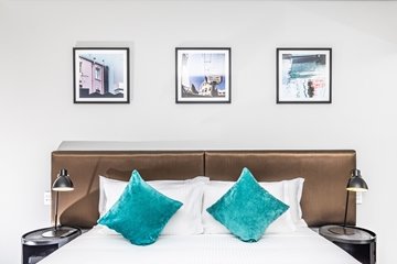 Holiday Inn and Suites Bondi Junction Guestroom