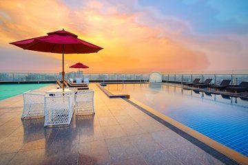 Holiday Inn Dhaka City Centre Swimiming Pool