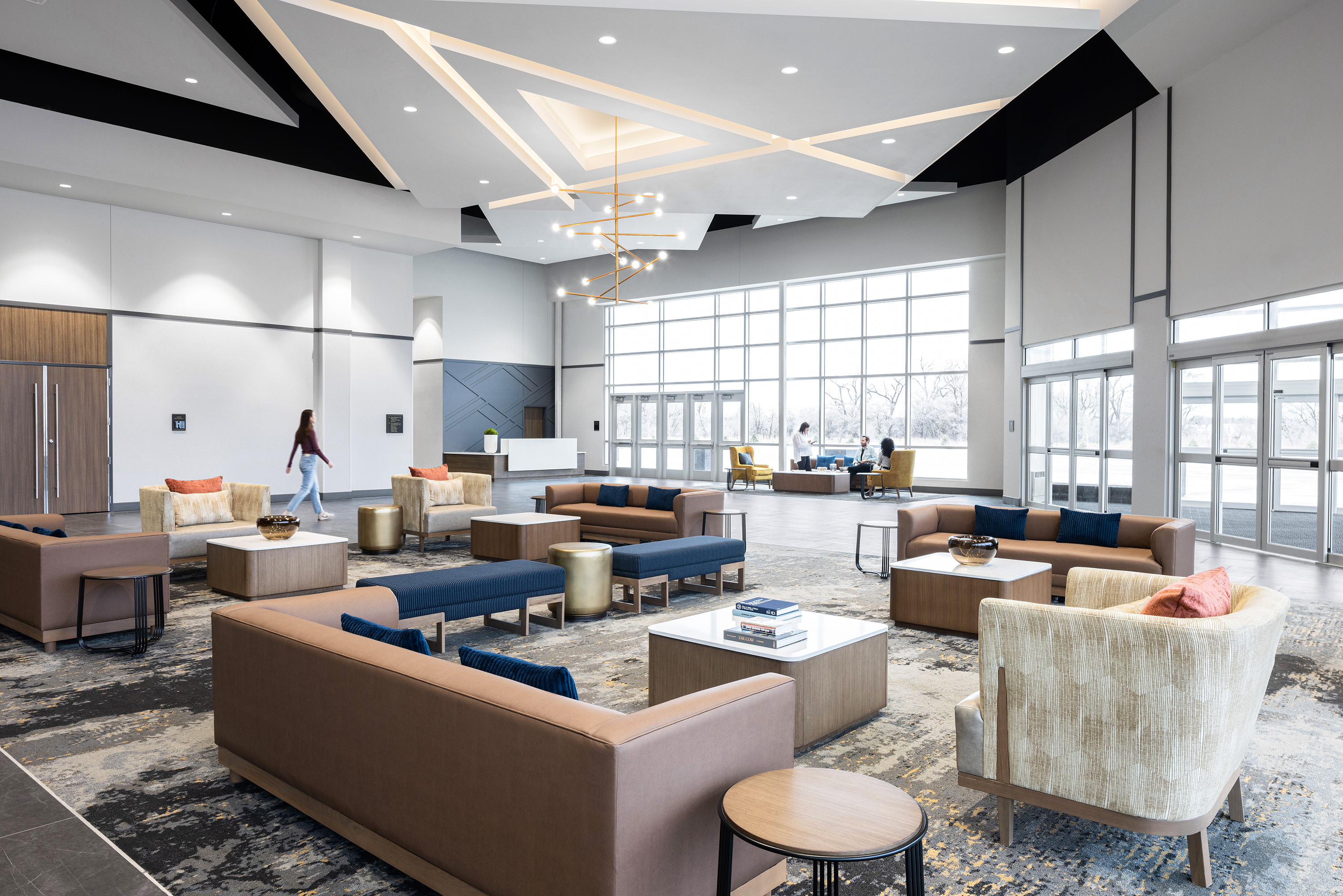Crowne Plaza Kearney features spaces that are flexible with a mix of private and social gathering spaces.