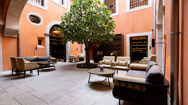 Ihg hotels and resorts opens its first European Vignette Collection hotel 04