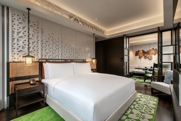 Characteristics of the neighbourhood showcased in a guestroom 