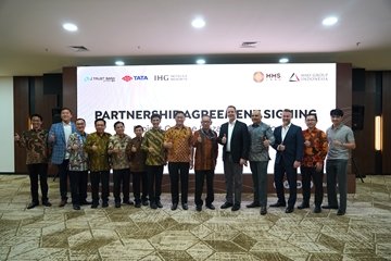 Ihg hotels and resorts to debut Crowne Plaza property in Labuan Bajo, Crowne Plaza Labuan Bajo signing