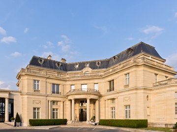 Exterior Front View Wide