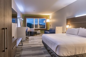 Holiday Inn Express Suites Courtenay