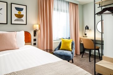 Lythe Hill Guest Room MUR