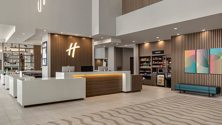 Holiday Inn by IHG’s latest lobby design concept, featuring a co-located front desk, ordering counter and full-service bar designed to create a more seamless and connected guest experience. 