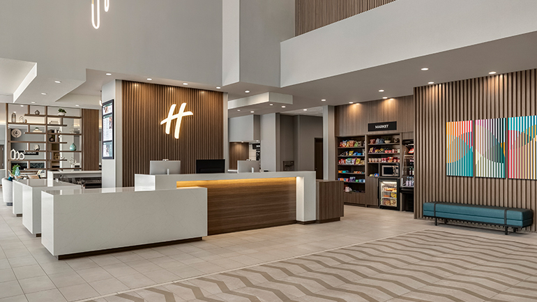Holiday Inn by IHG’s latest lobby design concept, featuring a co-located front desk, ordering counter and full-service bar designed to create a more seamless and connected guest experience. 
