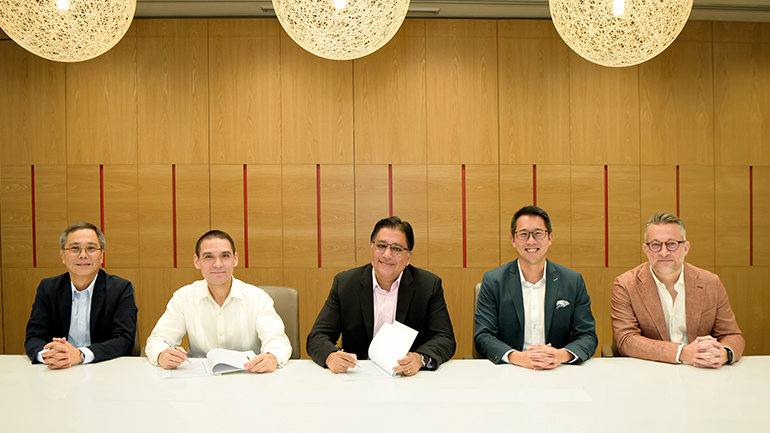 Signing photo – InterContinental Manila