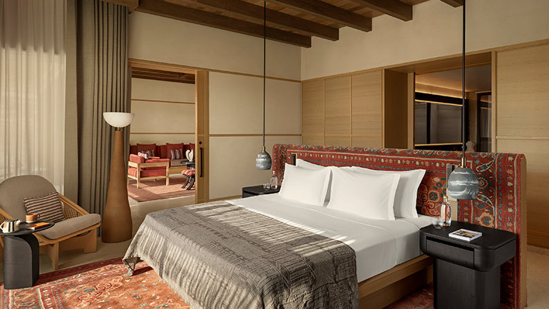 Image Gallery - Six Senses AMAALA opens between desert cliffs, lagoon waters, and the Red Sea coast