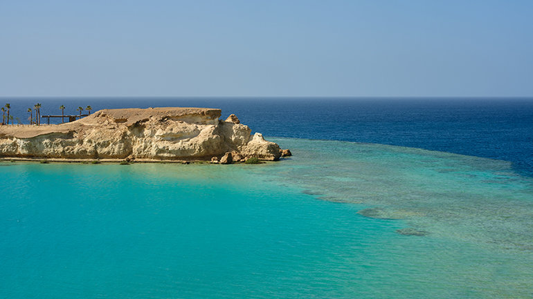 Image Gallery - Six Senses AMAALA opens between desert cliffs, lagoon waters, and the Red Sea coast