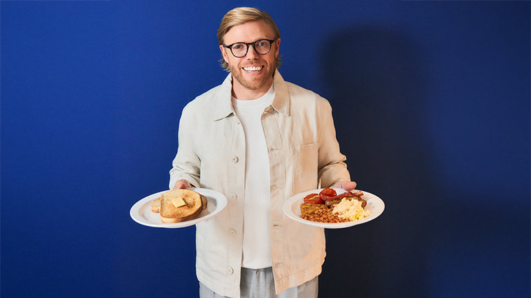 Image Gallery - The Great Wake Up Debate: Rob Beckett and Holiday Inn Express® Uncover the Wake Up Rituals Defining the UK and Ireland