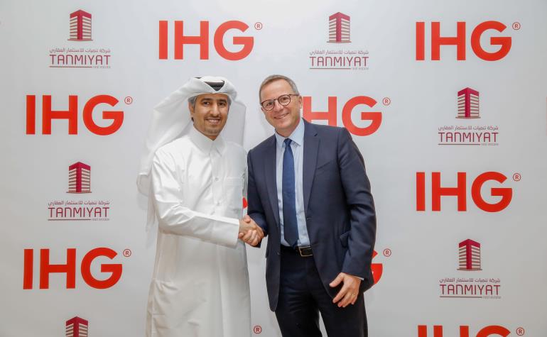 Dr braik bin samikh chairman of tanmiyat real estate with mr pascal g