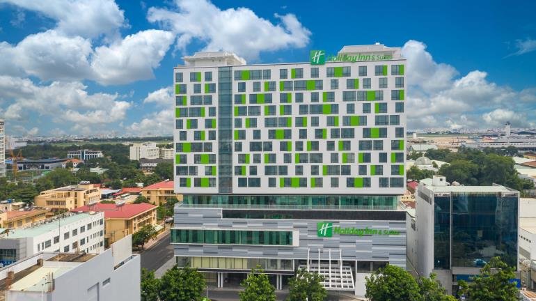 Holidayinn suites saigon airport